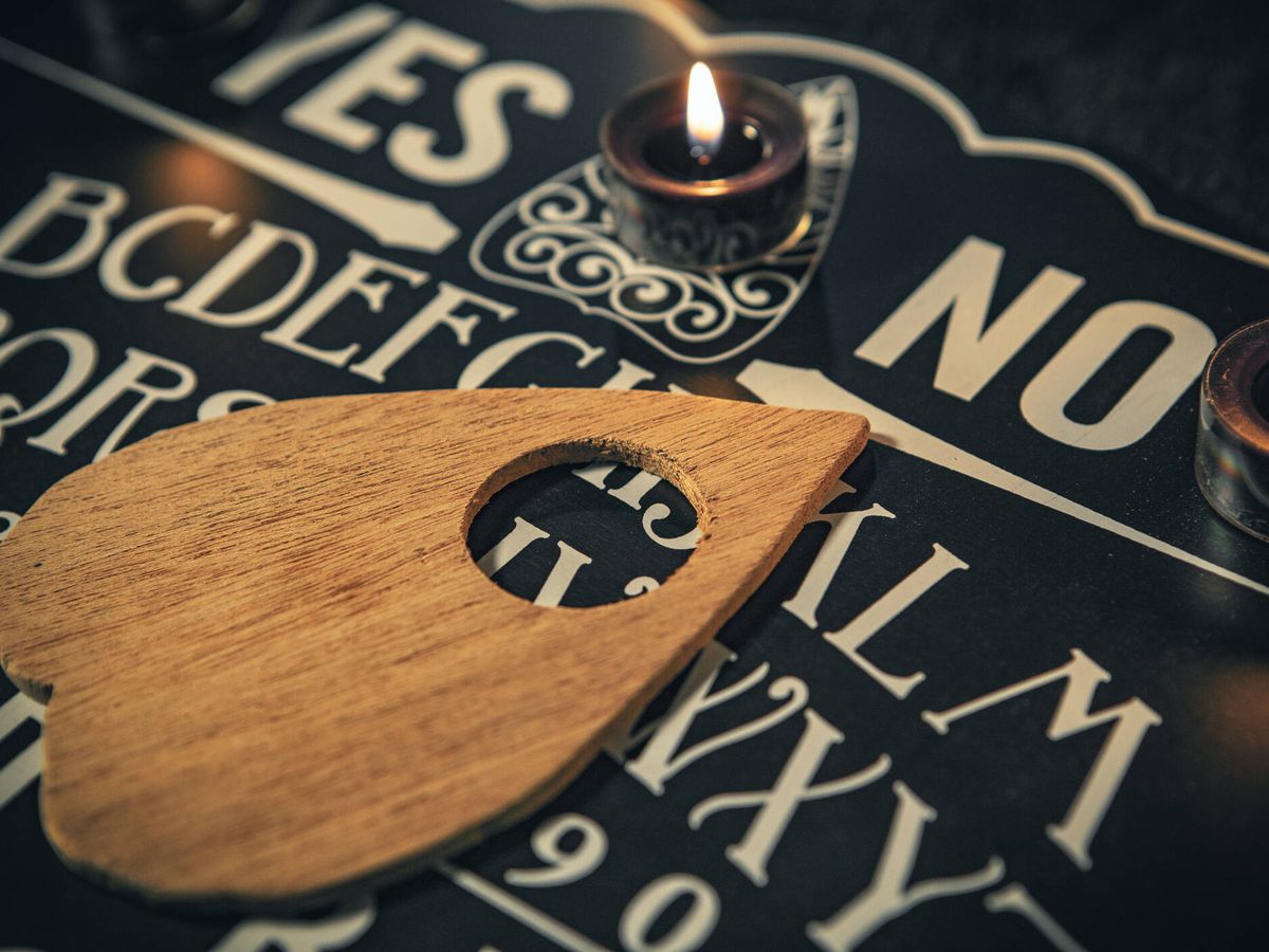 La historia ABSOLUTAMENTE ATERRADORA detrás del tablero de Ouija