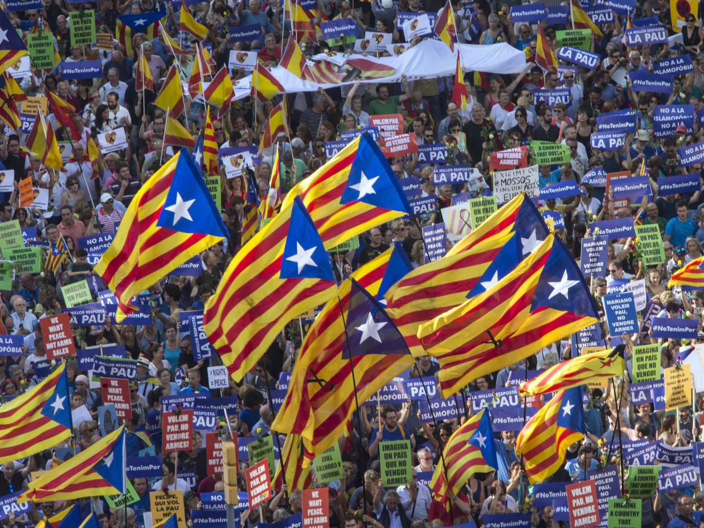 Manifestación contra los atentados yihadistas en Cataluña. (EFE)
