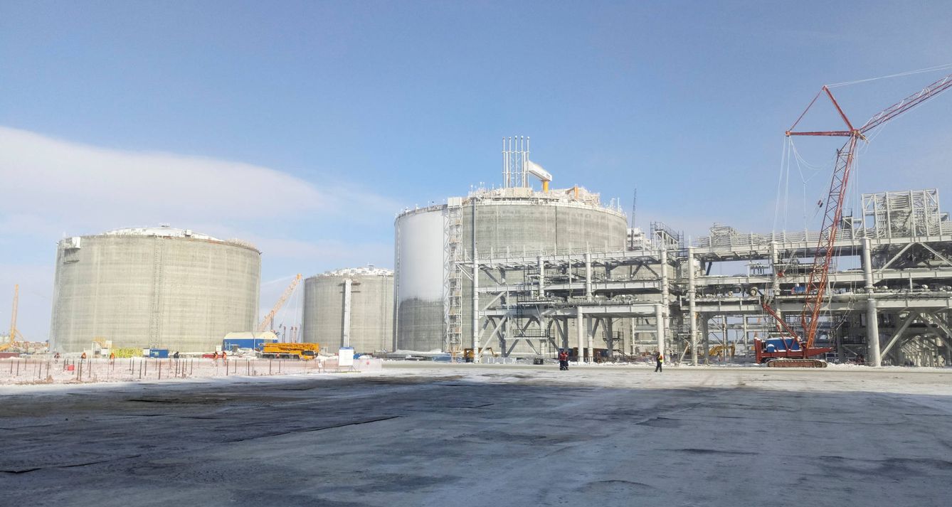 La planta de gas licuado de Yamal LNG durante su construcción en el puerto de Sabetta. (Reuters)