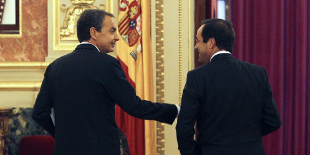 Foto: El impuesto de patrimonio se aprueba entre el show de Bono y el adiós de Zapatero