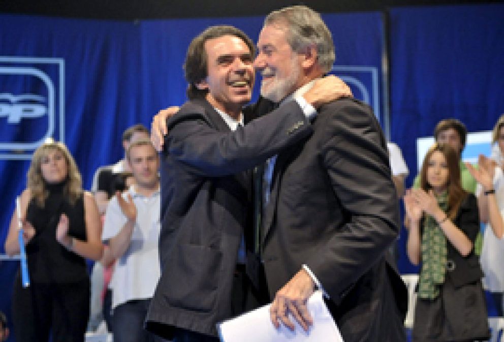 Foto: PSOE y PP empatarían a 23 escaños en las europeas, según el CIS