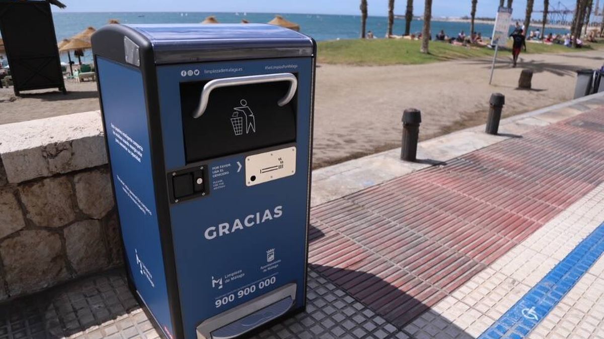 Polémica en Málaga por la compra de "papeleras inteligentes" a 4.600 euros cada unidad