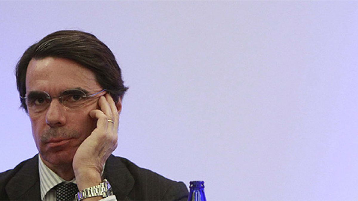 Aznar pide ante Rajoy reformar el modelo de Estado para frenar las "amenazas" de Mas