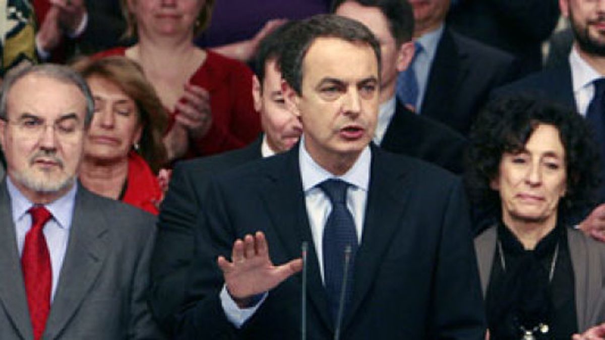 Zapatero no escatima elogios para Solbes después de sorprenderle con su rebaja fiscal