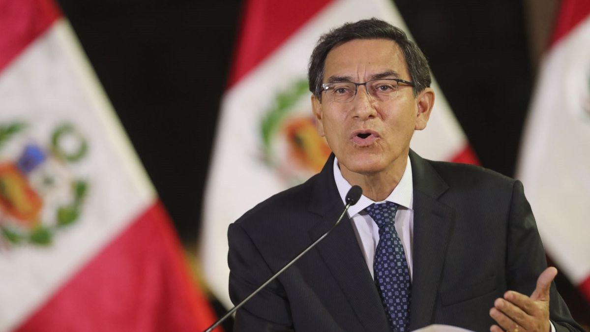 Un choque de poderes causa la mayor crisis política de este siglo en Perú