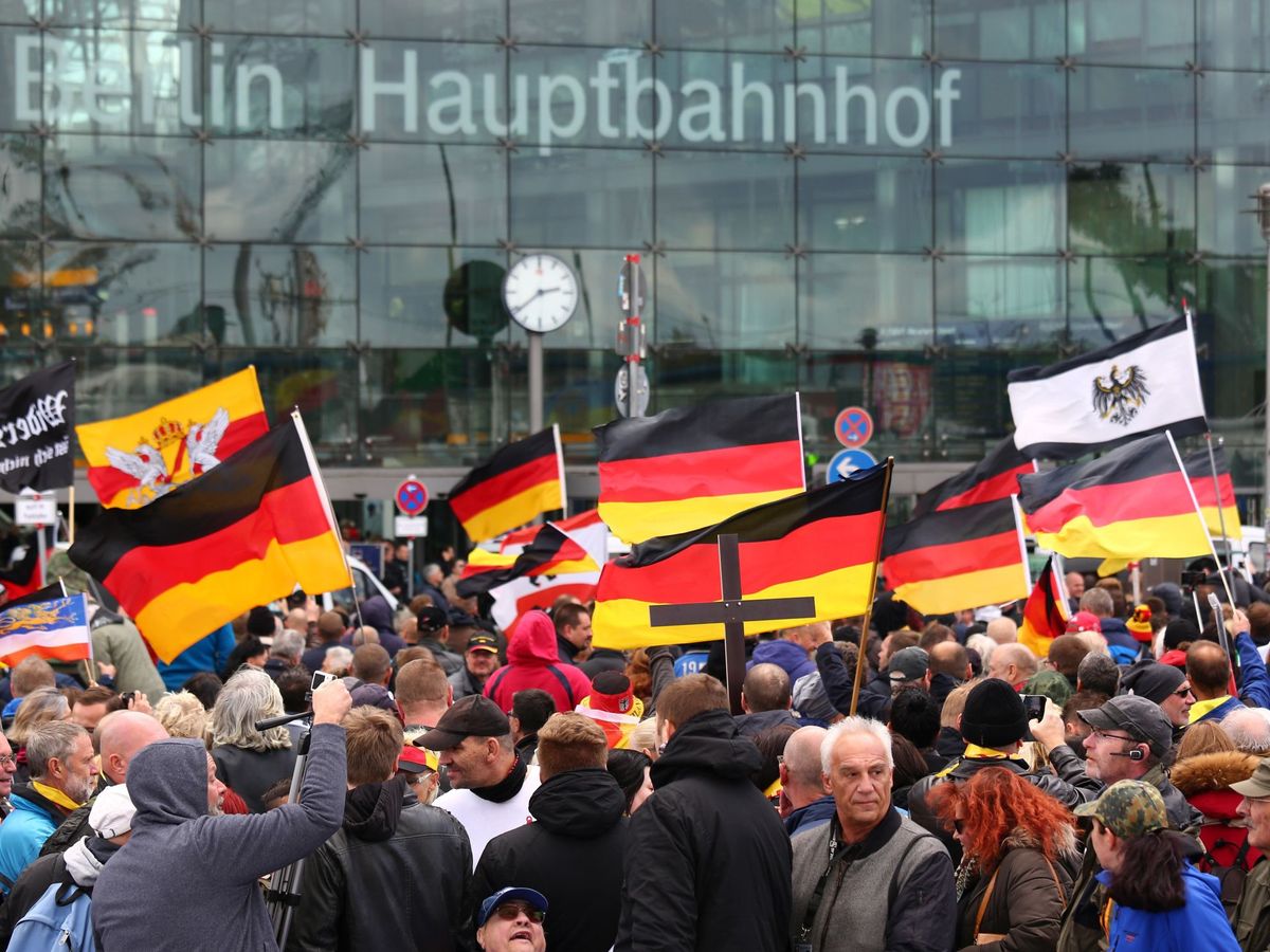 Foto: Manifestantes de extrema derecha en Berlín, Alemania. (EFE/Omer Messinger)