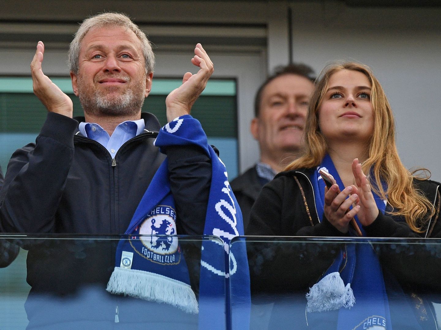 El dueño del Chelsea, Roman Abramovic, y su hija Sofía. (EFE)