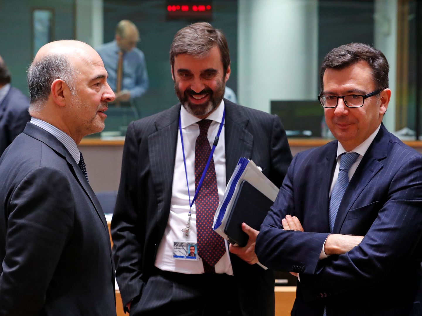 García-Berdoy (centro), el hombre a cargo de la maquinaria diplomática de España en la UE (EFE)