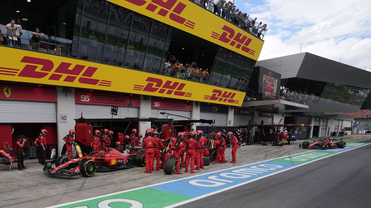 "¿Por qué no hemos seguido fuera?": Ferrari se la lía a Carlos Sainz en una caótica doble parada 