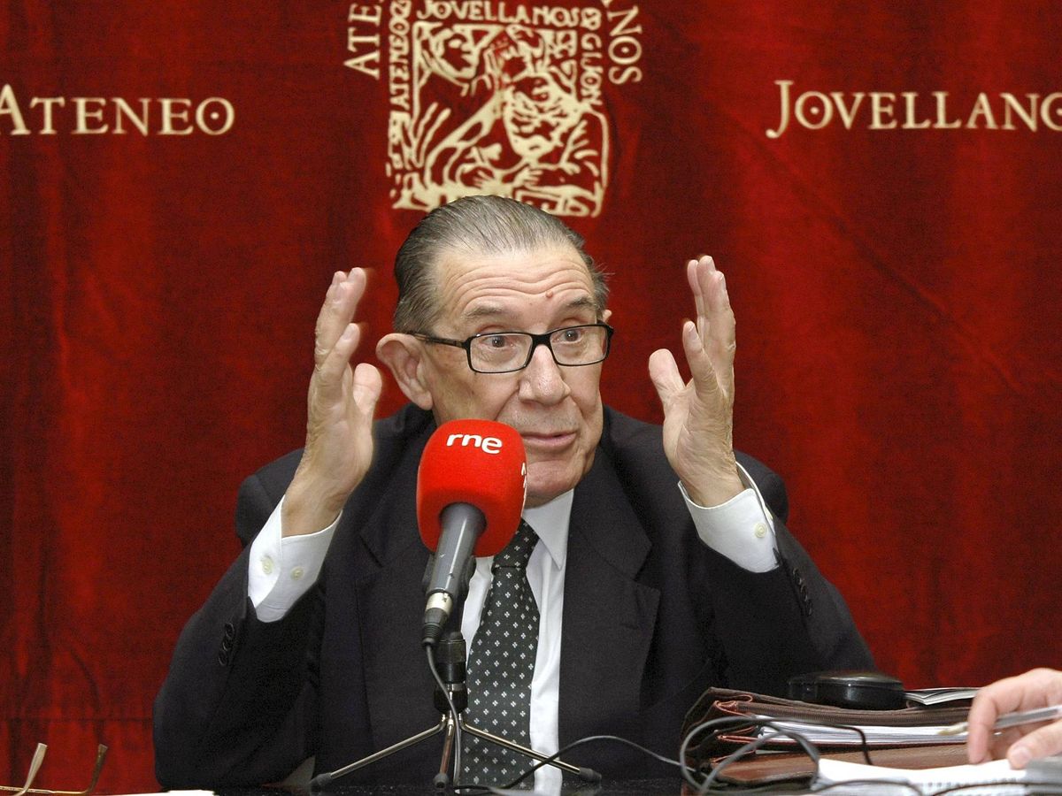 Foto: El economista Juan Velarde. (EFE/Juan González)