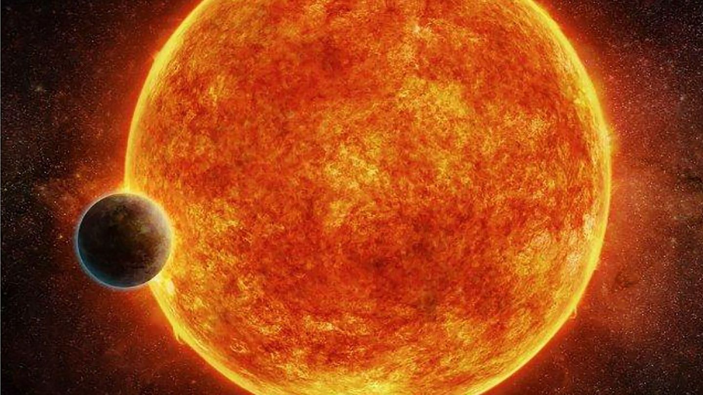 Representación de un exoplaneta, ante su estrella. (EFE)