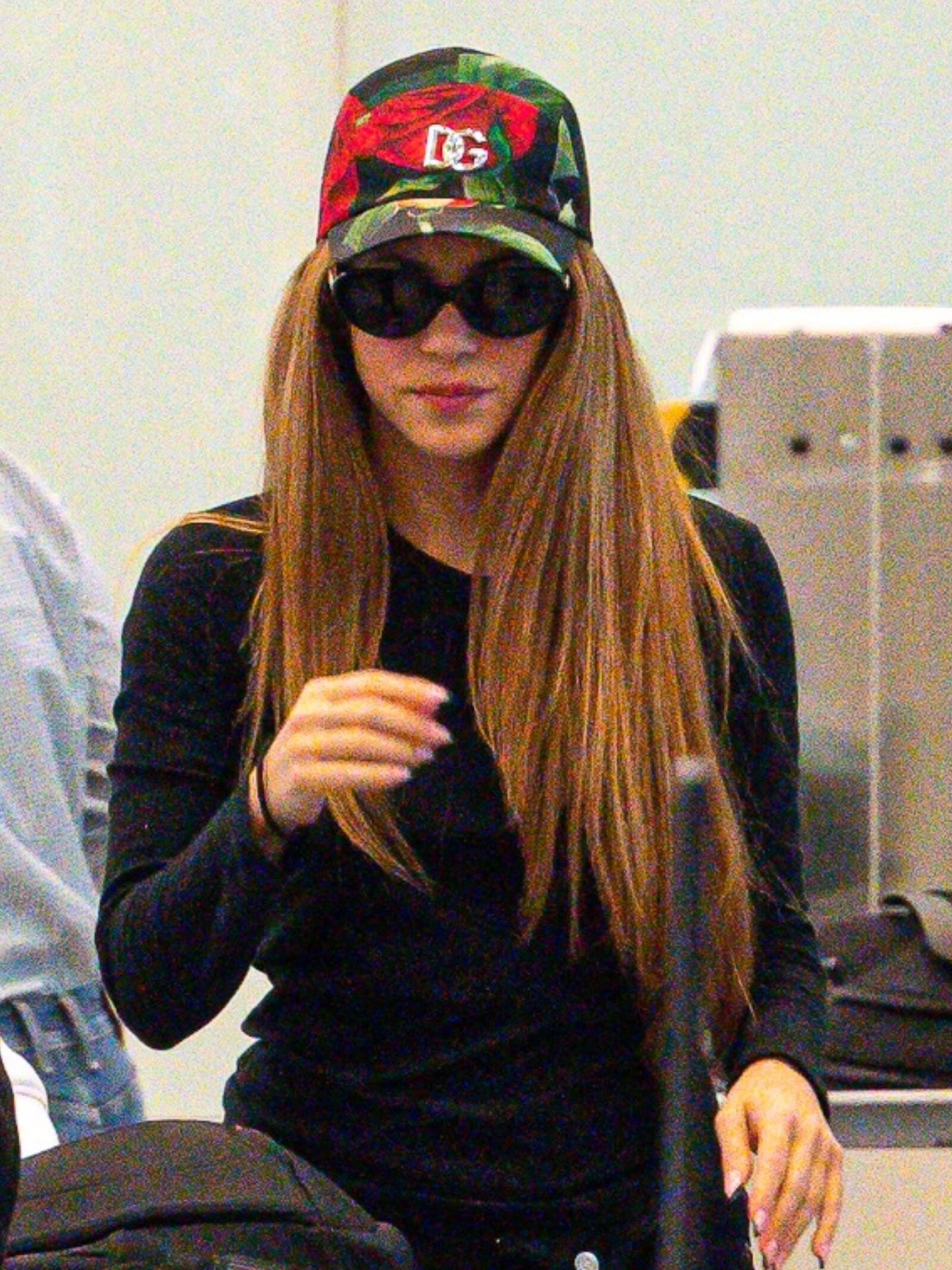 Shakira, en el control de seguridad del aeropuerto de Barcelona. (Gtres)