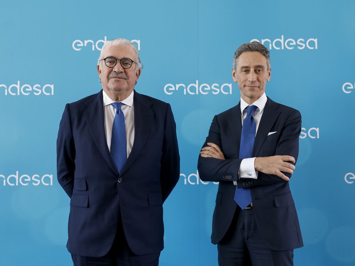 Foto: El consejero delegado de Endesa, José Bogas (i), y el director general Económico-Financiero, Marco Palermo (i). (EFE/Daniel González) 