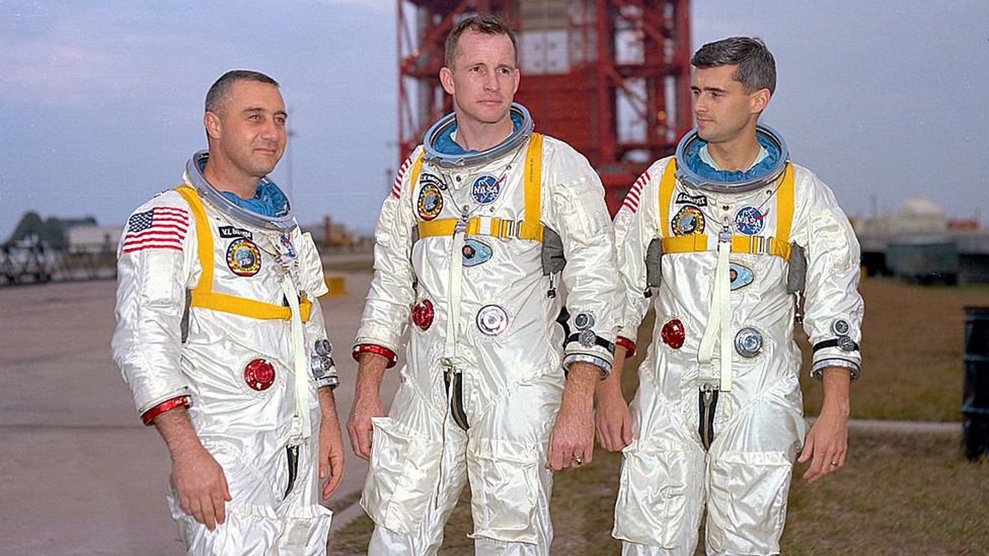 La tripulación del Apolo 1, días antes de perder la vida en una prueba. (NASA)