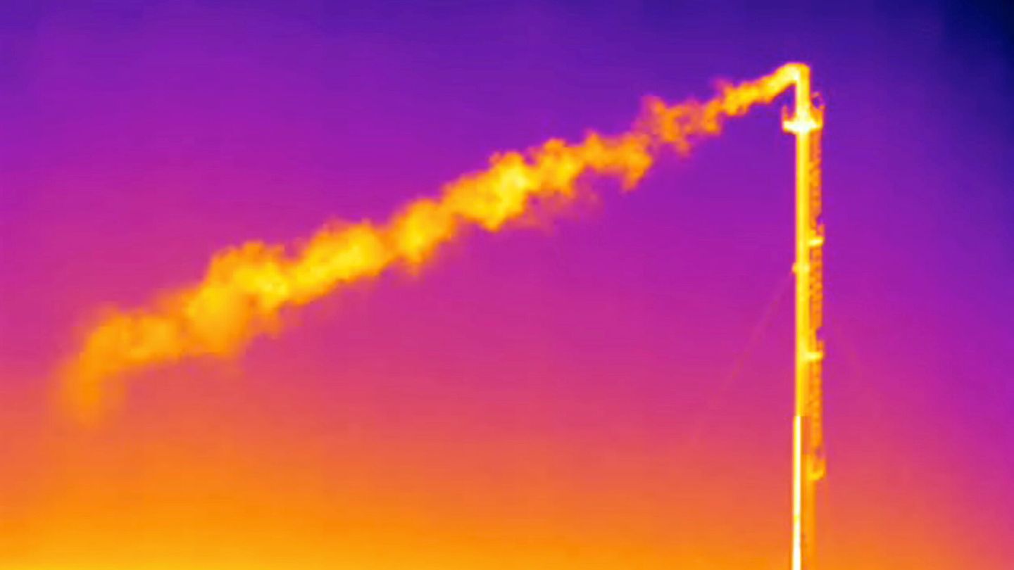 Emisión atmosférica de metano en Italia, capada por una cámara infrarroja. (Reuters)