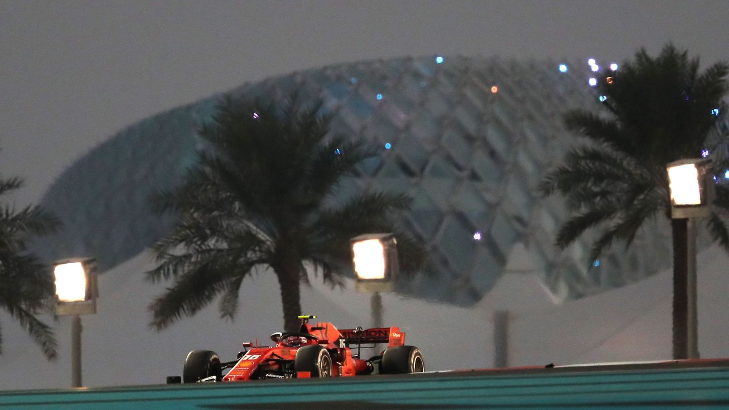 Leclerc, con su Ferrari en Abu Dhabi este pasado mes de diciembre. (EFE)