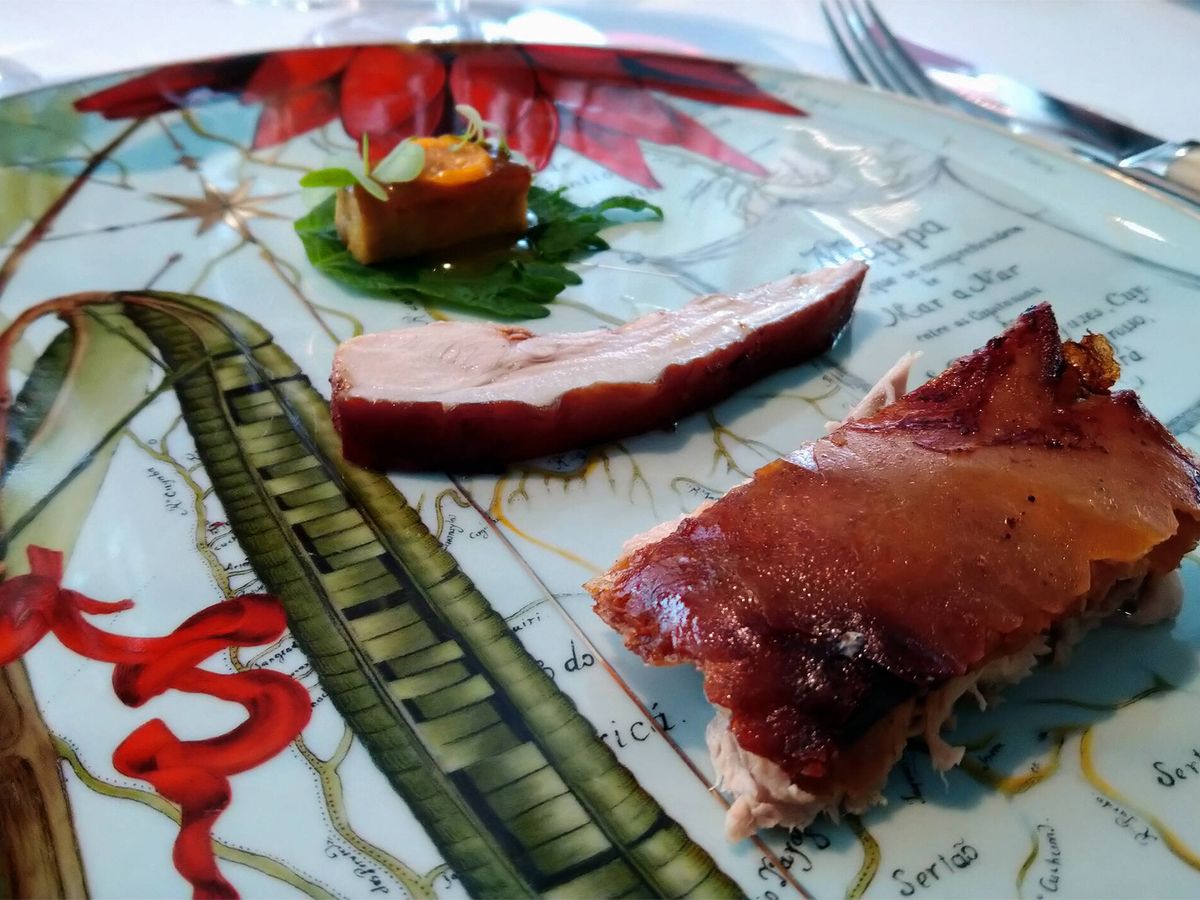 Foto: El cochinillo es el plato estrella de Coque, el restaurante de los hermanos Sandoval. (Rafael Ansón)