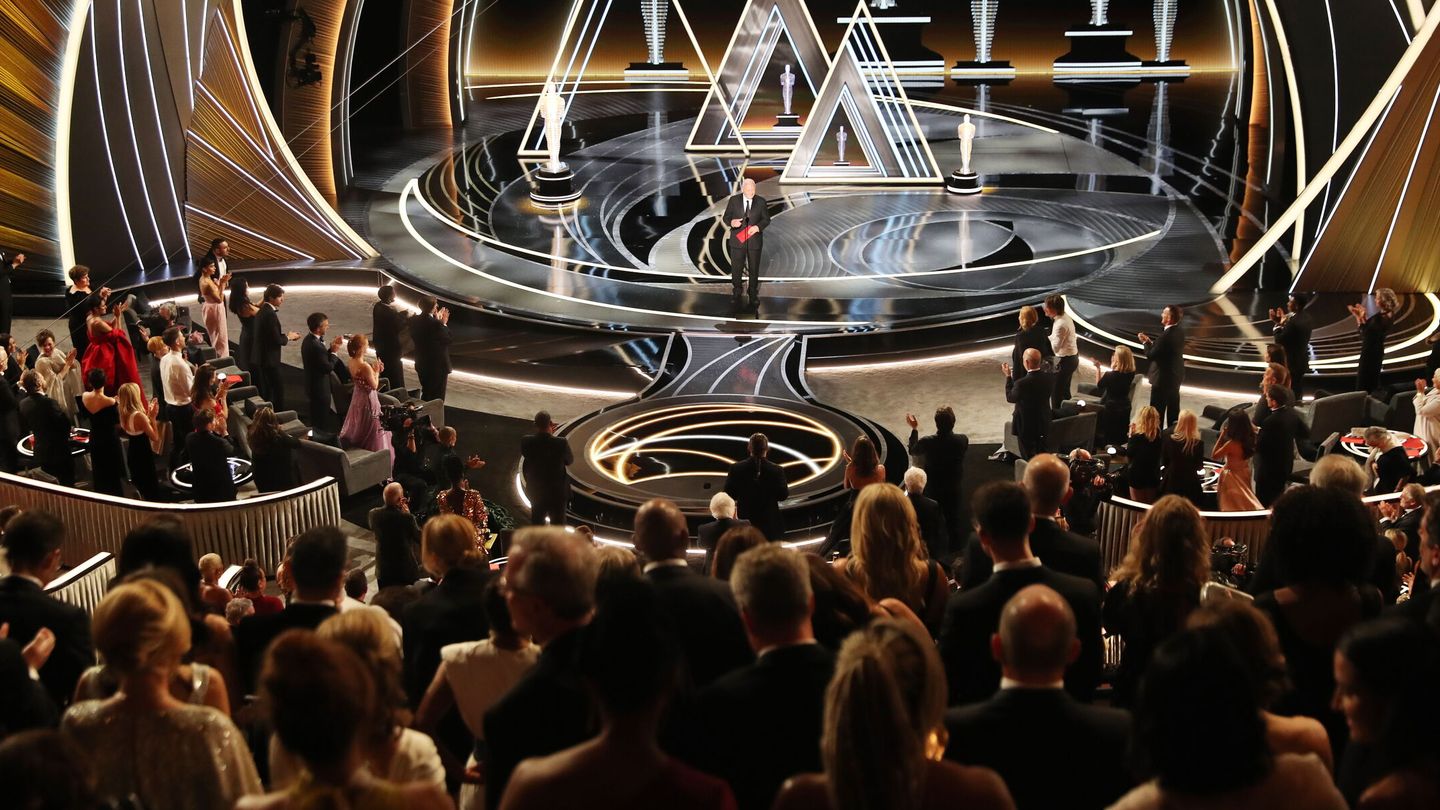 Anthony Hopkins, anunciando el Oscar a mejor actriz en el Dolby Theatre en marzo de 2022. (EFE/EPA/Etienne Laurent) 