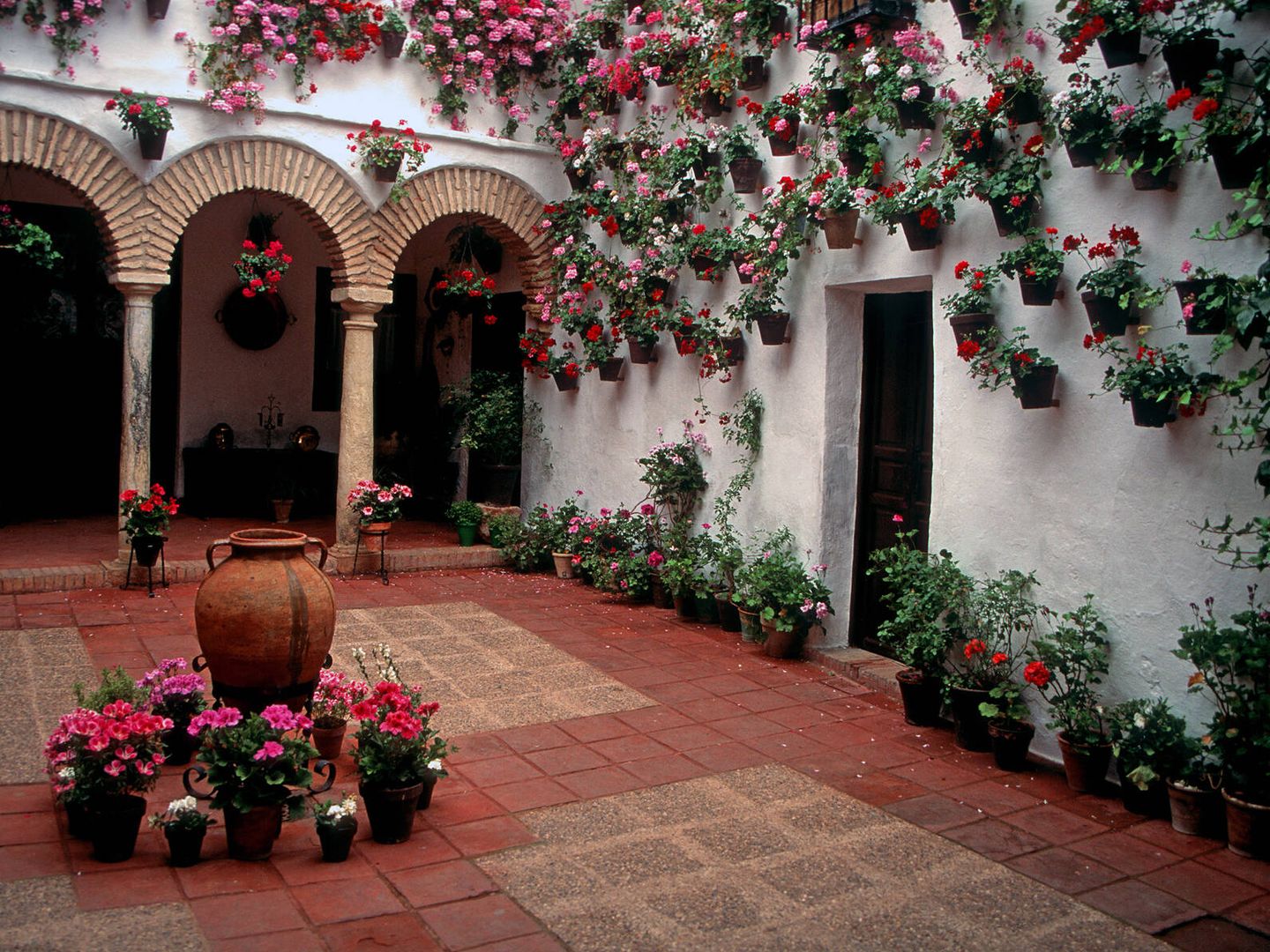 Un típico patio andaluz. (iStock)