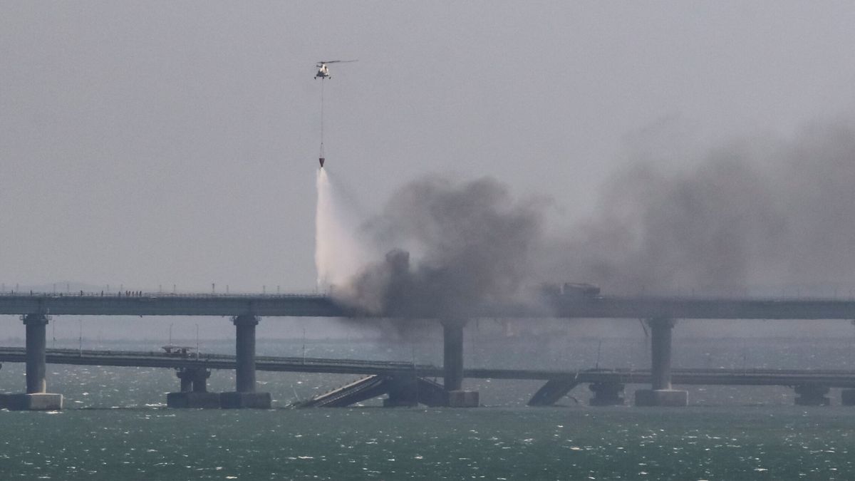 "Es el comienzo": el aviso del asesor de Zelenski tras la explosión del puente de Crimea