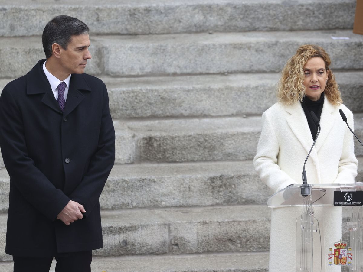 Foto: La presidenta del Congreso, Meritxell Batet (d), junto al presidente del Gobierno, Pedro Sánchez. (EFE/Kiko Huesca)