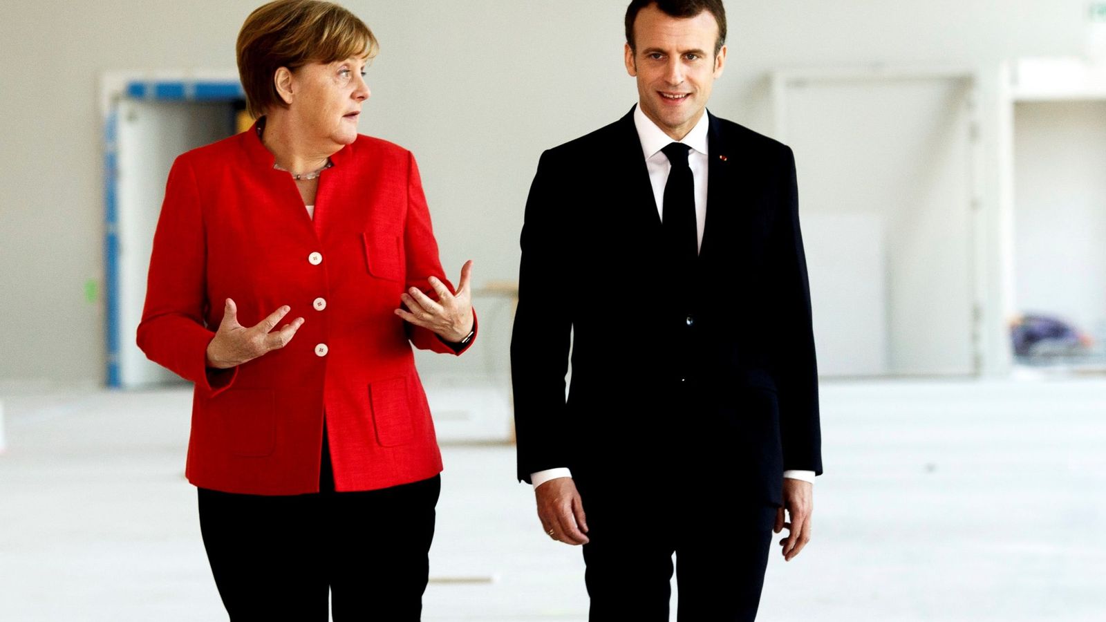 Foto: La canciller alemana, Angela Merkel, y el presidente francés, Emmanuel Macron, ofrecen una rueda de prensa. (EFE)