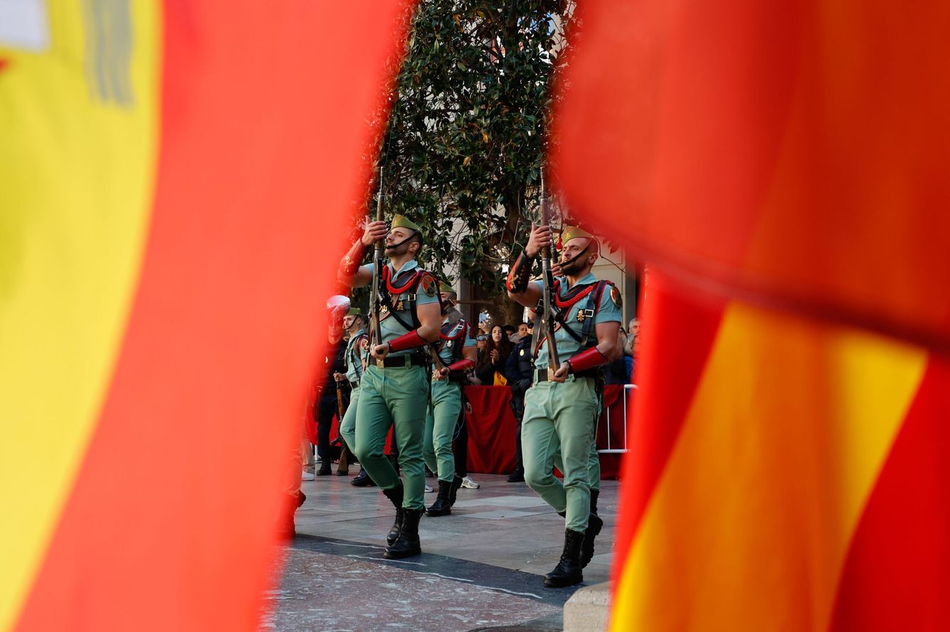 Desfile de La Legión durante la celebración el pasado martes del Día de la Toma de Granada. (Europa Press/Álex Cámara)