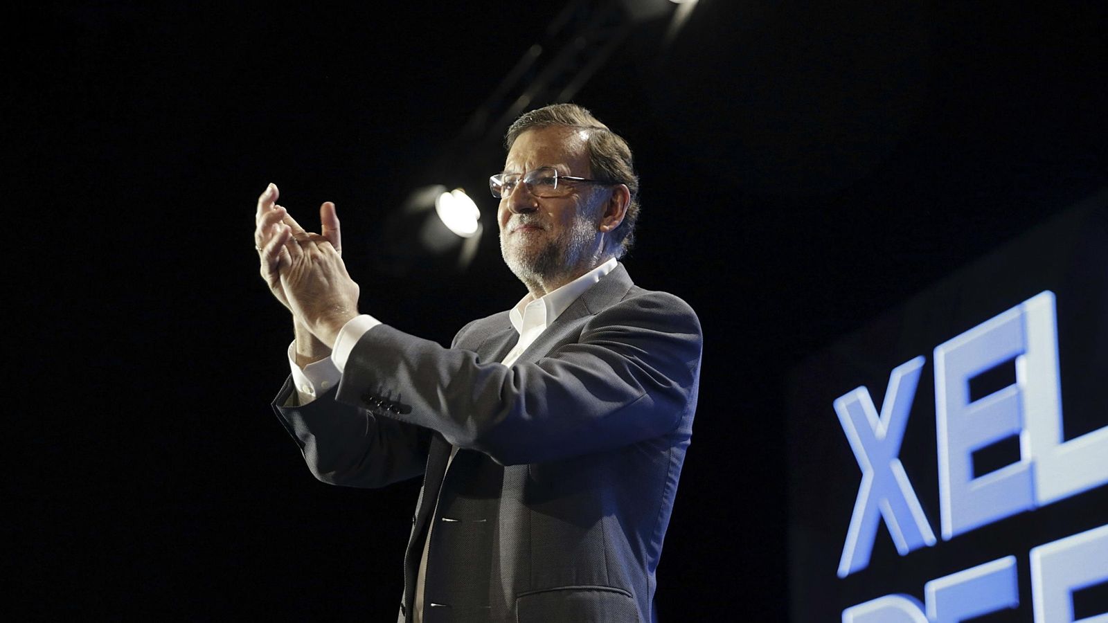 Foto: El presidente del Gobierno, Mariano Rajoy, tras su intervención en la clausura de la conferencia política del PP. (EFE)