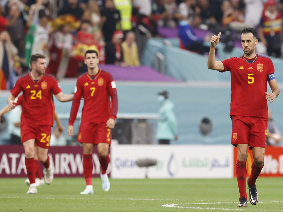 Foto: Posible alineación de España en el partido de octavos de final ante Marruecos (EFE/Esteban Biba)