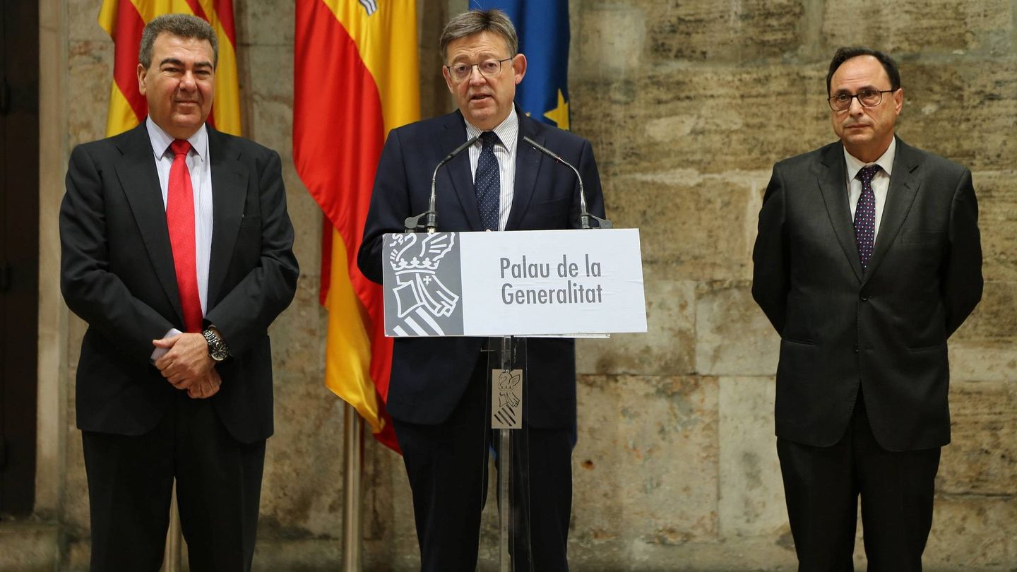 Carlos Bertomeu, con Ximo Puig y el 'conseller' de Hacienda, Vicent Soler. (GVA)