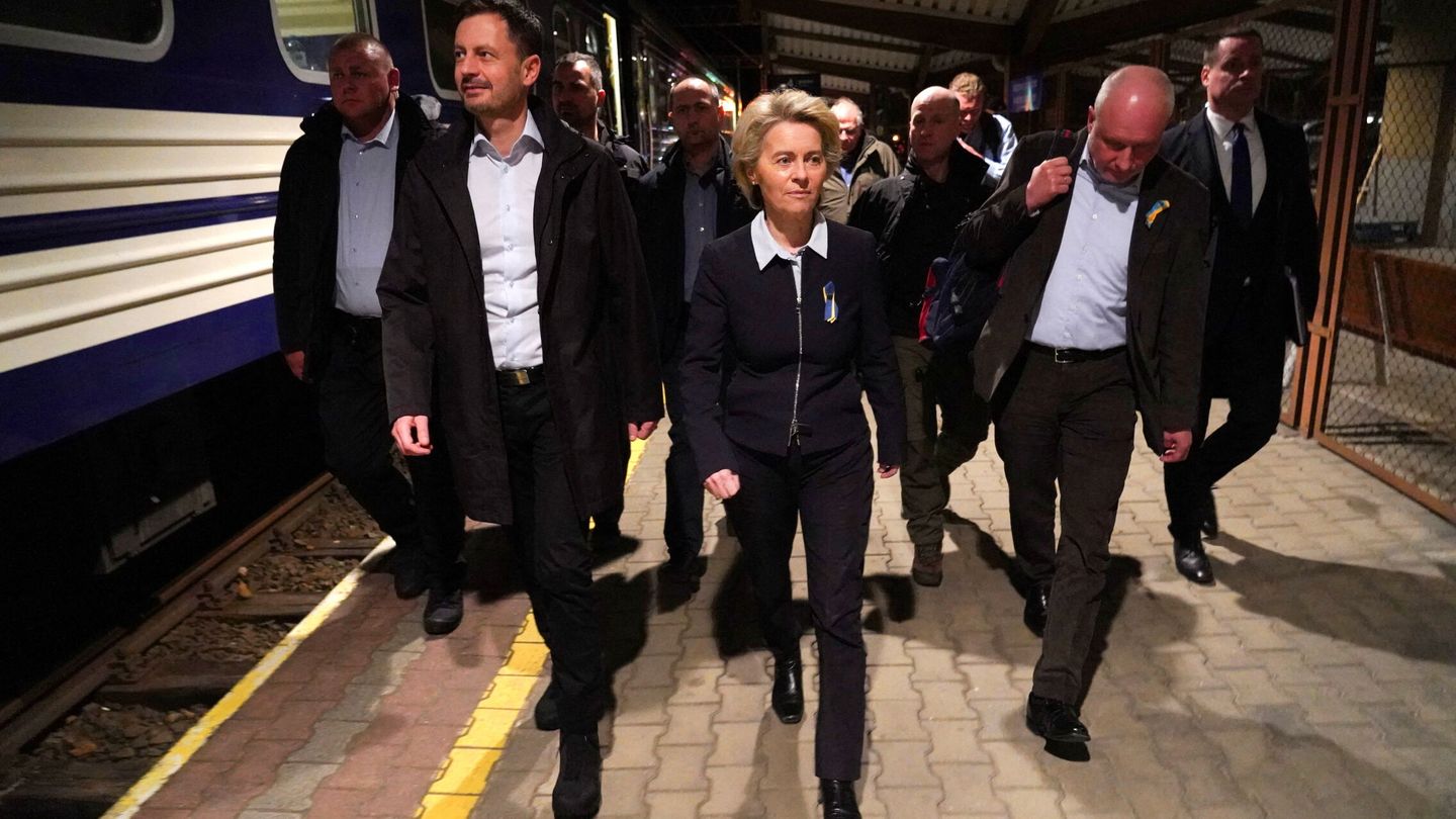 Ursula von der Leyen, en la estación de tren de Przemyśl, en Polonia. (Reuters/Janis Laizans)