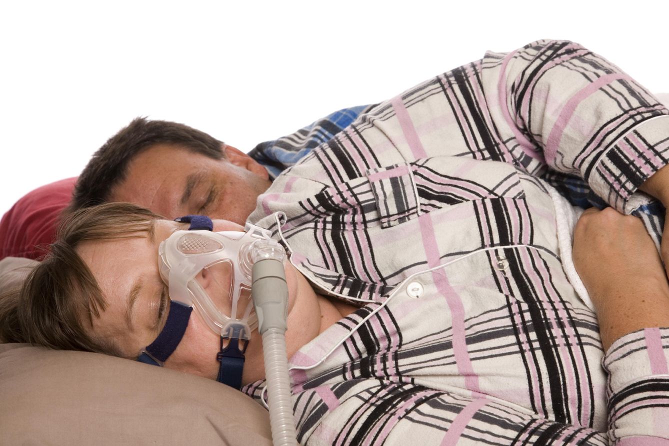 No hace falta que duermas con oxígeno, simplemente quítate el pijama de franela. (iStock)