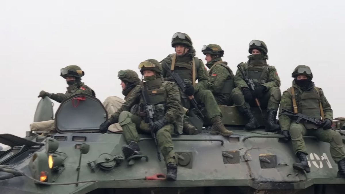Tokáyev lanza una purga en la seguridad kazaja y tranquiliza a Putin: "La situación se estabiliza" 