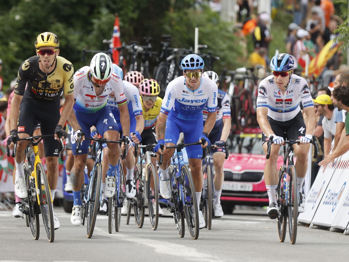 Foto: Imagen de la primera etapa del Tour de Francia 2023 (EFE/Luis Tejido)