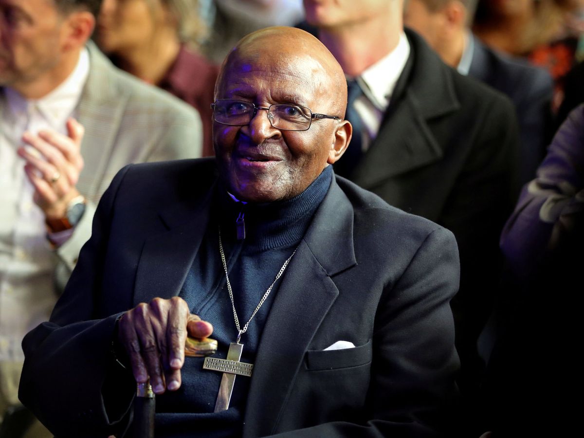 Premios Nobel: Hospitalizan al premio Nobel Desmond Tutu (88 años) por una &quot;infección recurrente&quot;