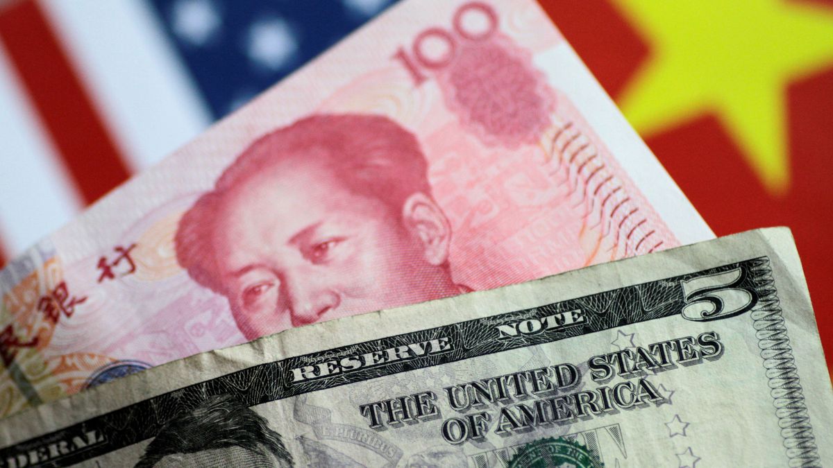 China fija por primera vez desde 2008 su moneda por encima de los 7 yuanes por dólar