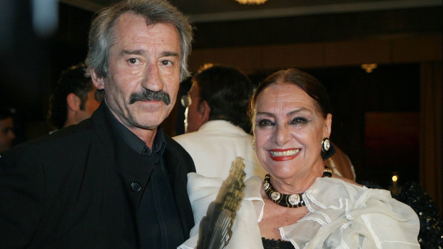 2004. Los actores Nati Mistral y José Sacristán durante los premios Mayte de Teatro. (Archivo)