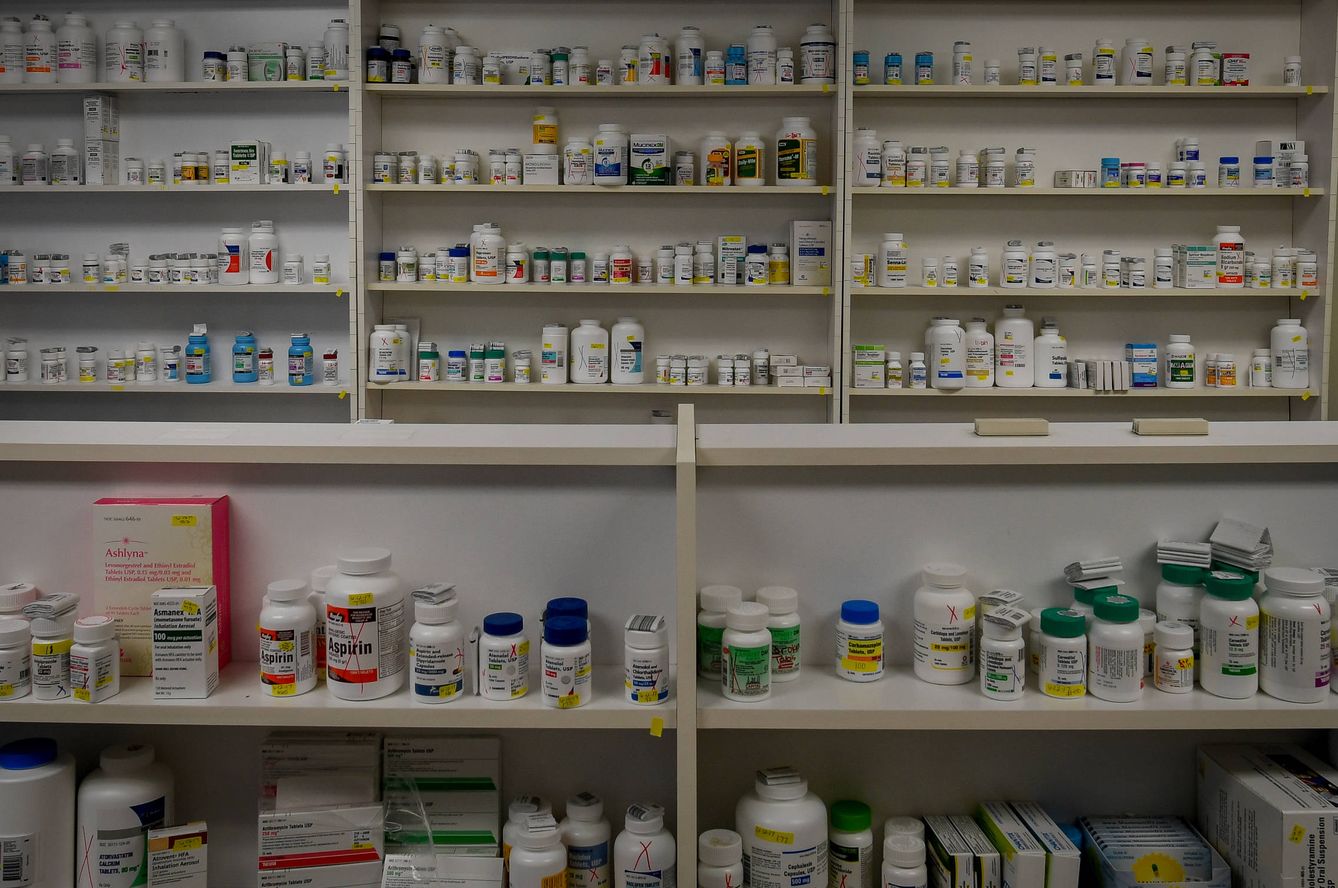 Medicamentos en las estanterías de una farmacia en Portsmouth, Ohio, en junio de 2017. (Reuters)