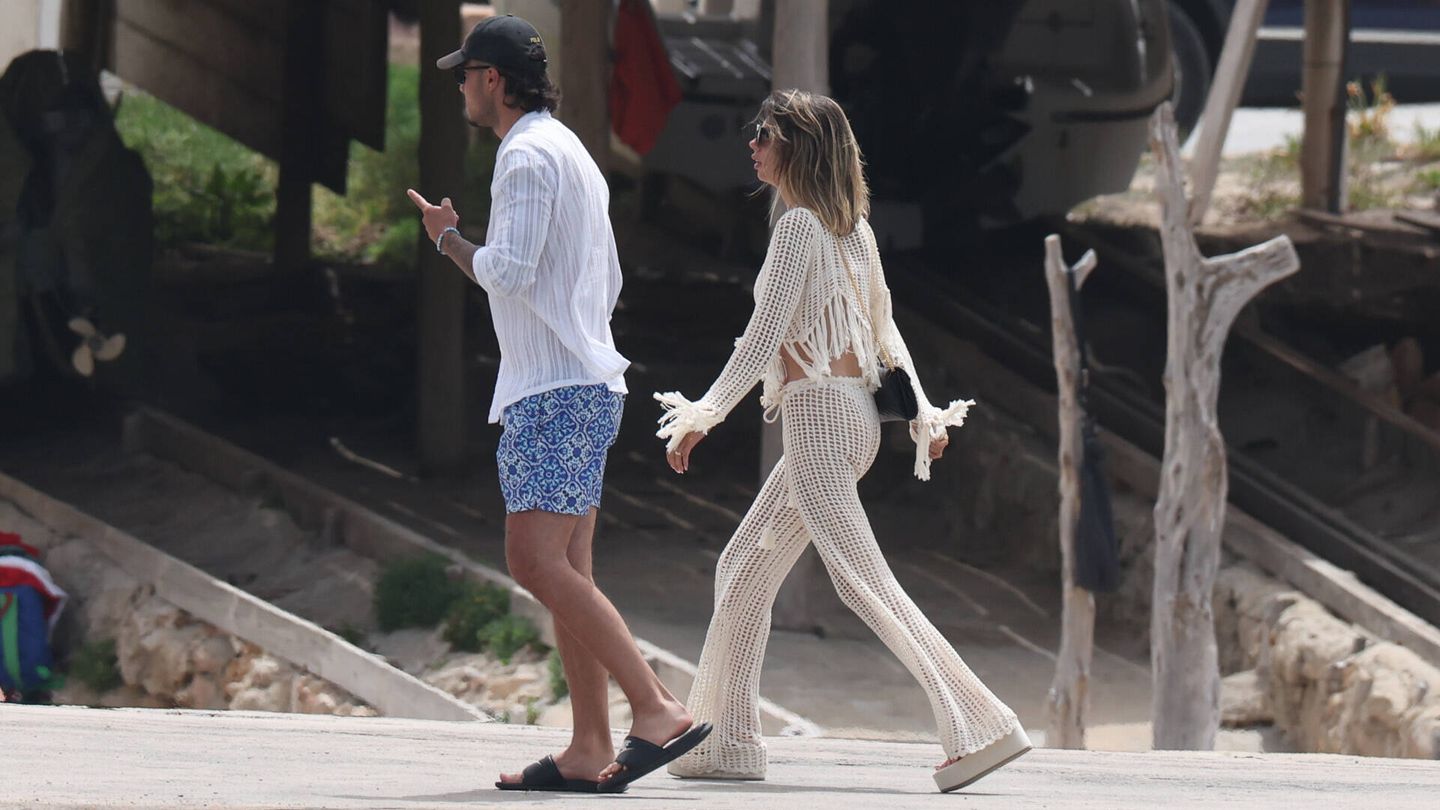 Carlo Costanzia y Alejandra Rubio, pillados en Ibiza tras su exclusiva. (Gtres)
