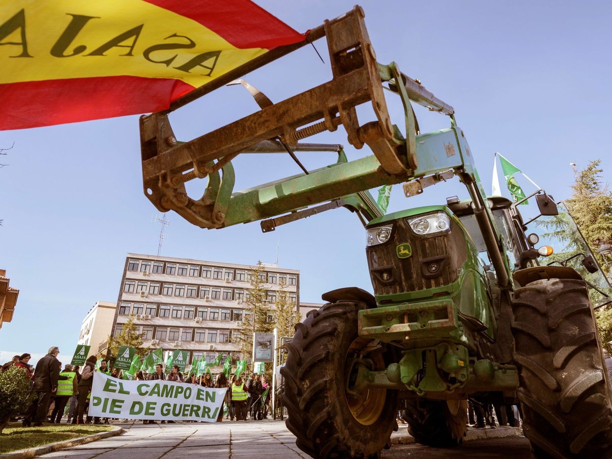 Foto: Los agricultores y ganaderos se manifestaron el pasado viernes en Ávila. (EFE)