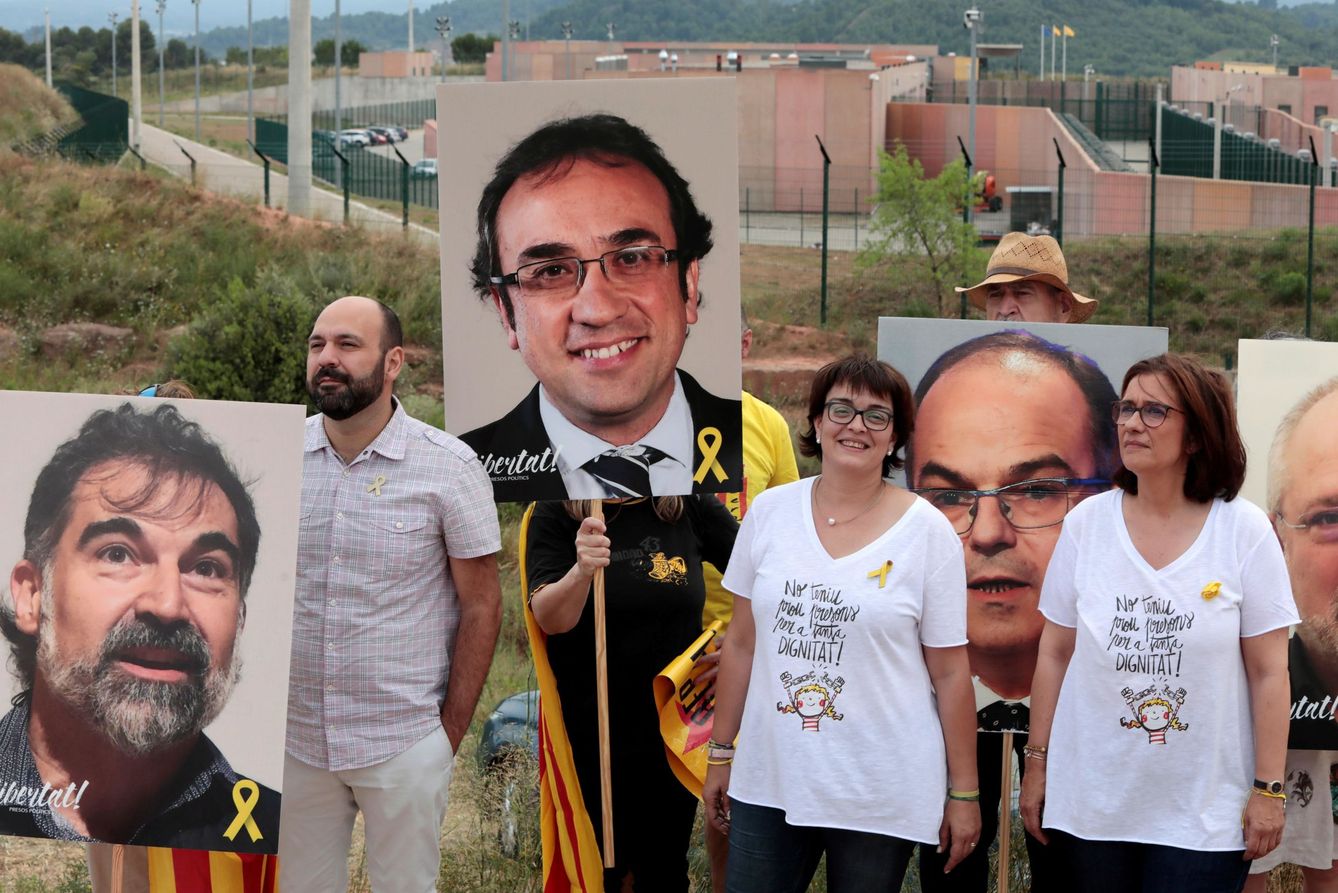 Concentración en la prisión de Lledoners por la libertad de los políticos catalanes presos. (EFE)
