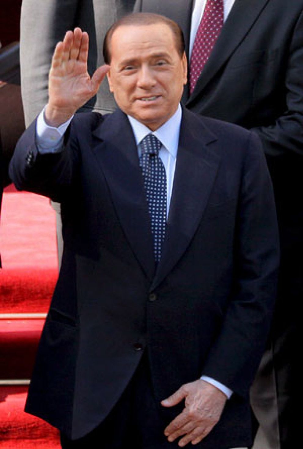 Foto: Berlusconi ahoga las penas yéndose de marcha