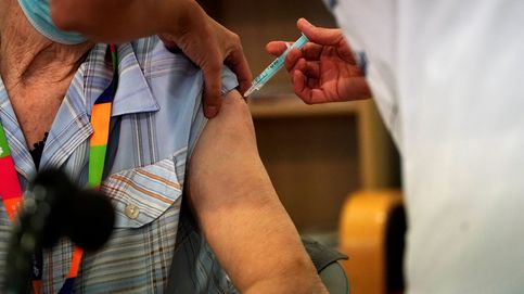 Solo vacunando a uno de cada tres, España evitaría un 98% de futuras muertes por covid
