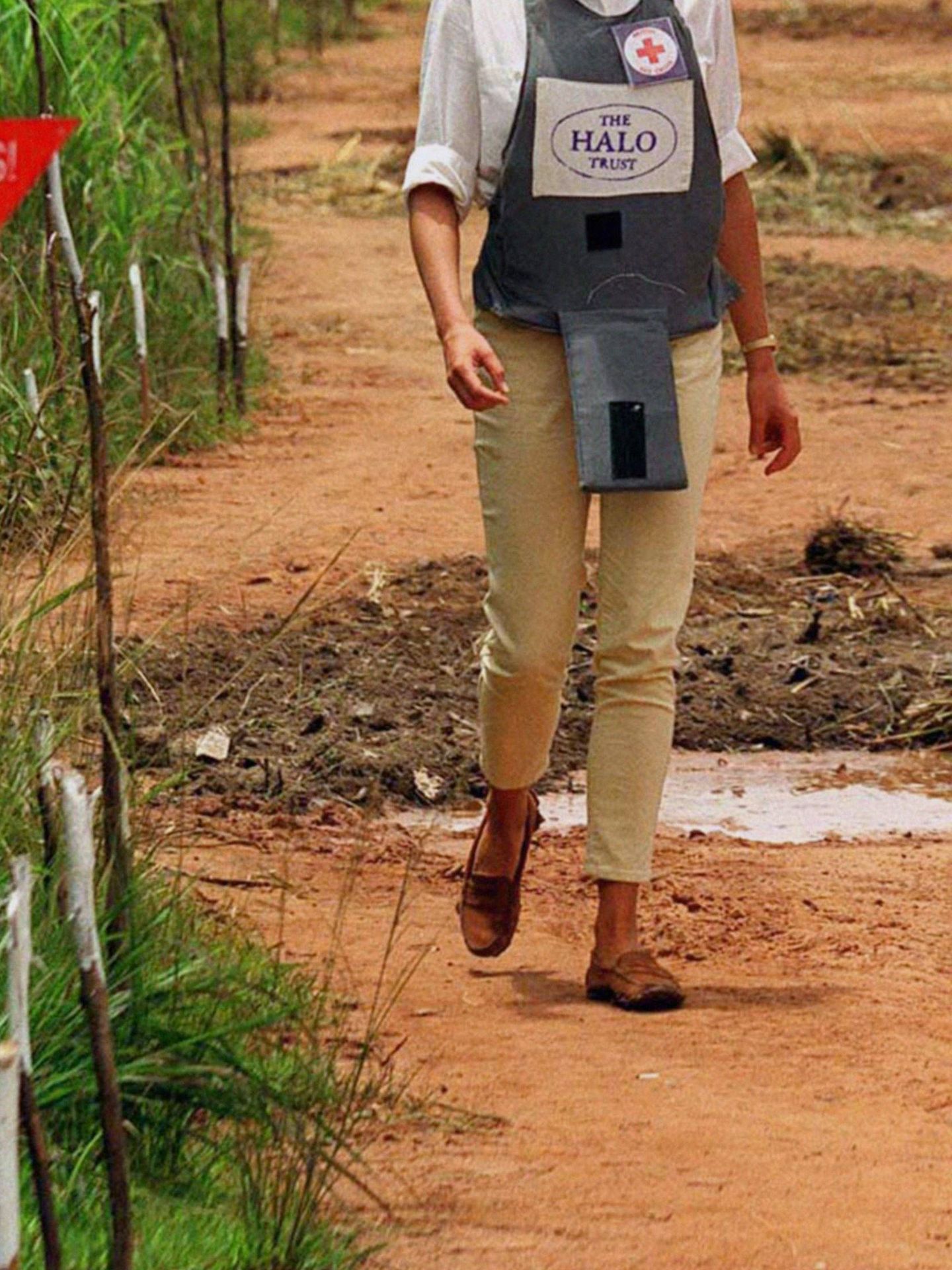 La princesa Diana, en un campo de minas de Angola. (Cordon Press)