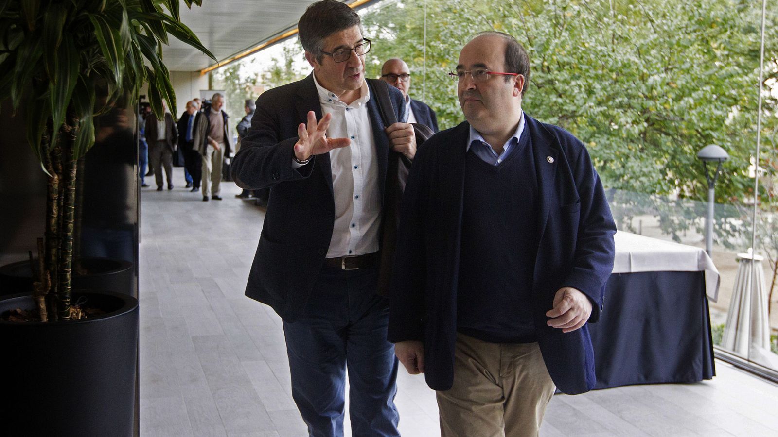 Foto: El expresidente del Congreso Patxi López y el primer secretario del PSC, Miquel Iceta, el pasado 12 de noviembre en Barcelona. (EFE)