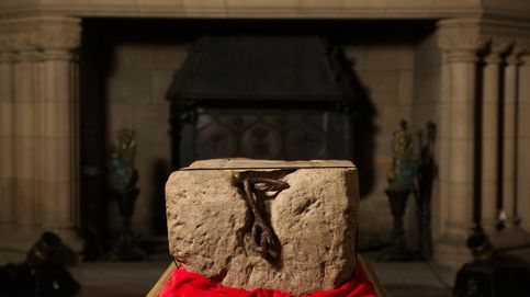 La piedra de la discordia entre Inglaterra y Escocia sobre la que Carlos ha sido coronado rey 