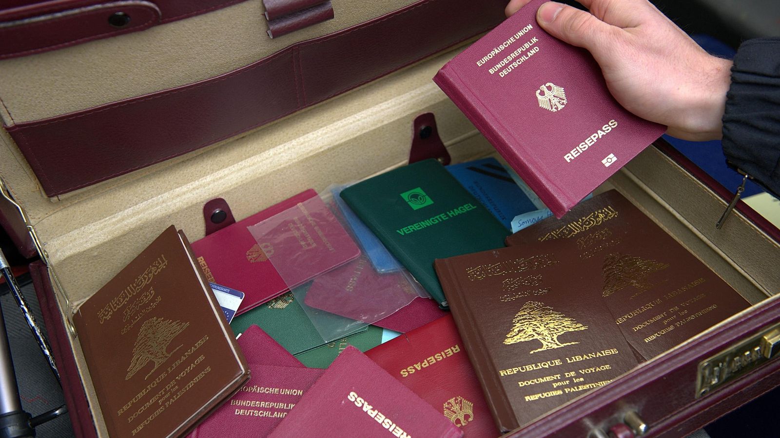 Foto: Operación contra una red de pasaportes falsos en Alemania. (EFE)
