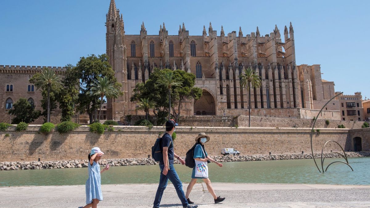Mallorca detecta dos brotes: uno, de 10 turistas, y otro, de 9 trabajadores de un hotel
