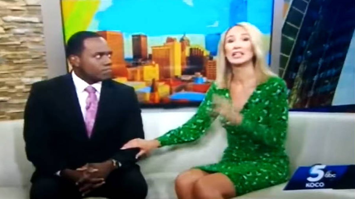Una presentadora se disculpa entre lágrimas tras llamar gorila a su compañero