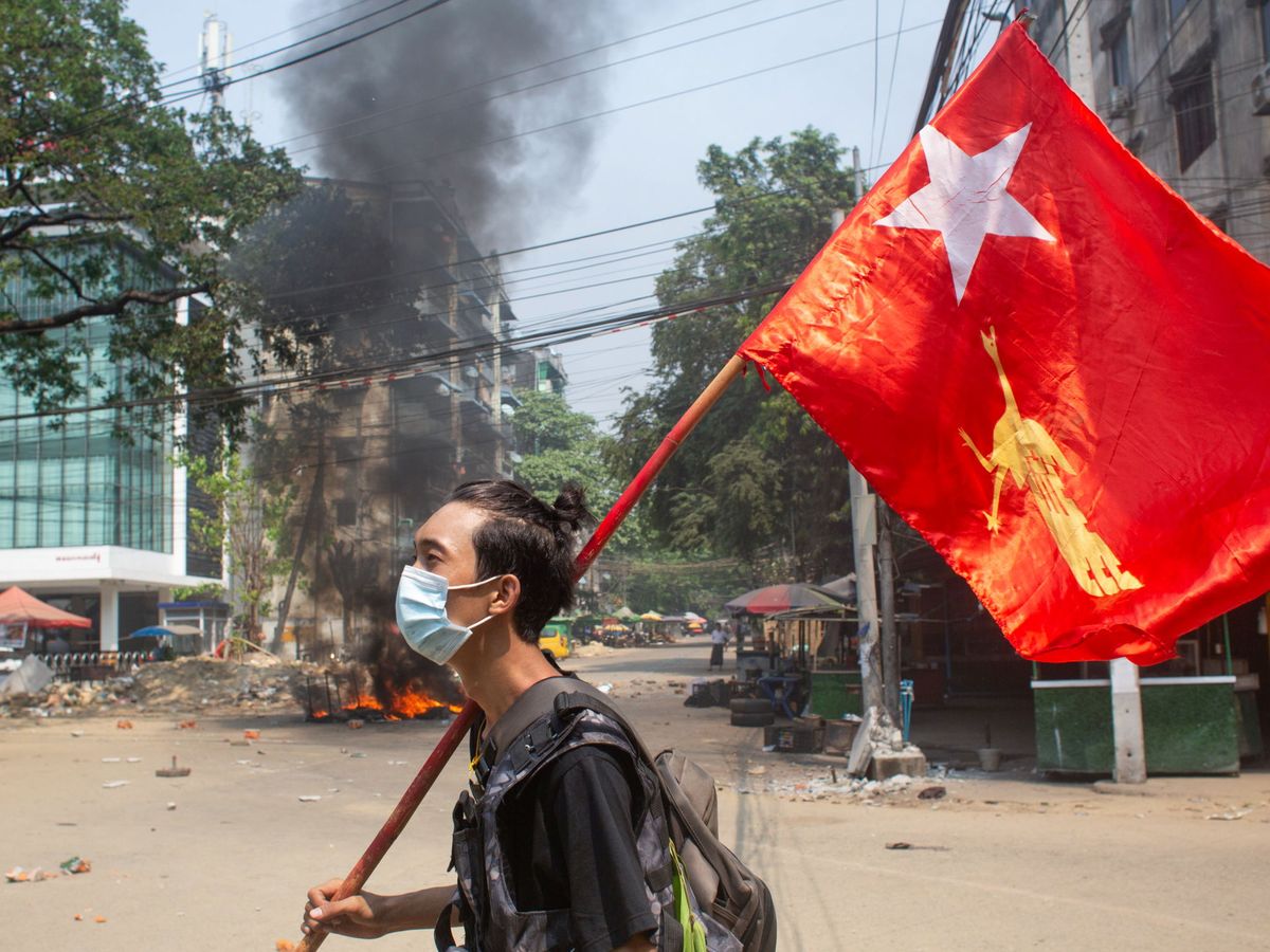 Foto: Protestas contra el golpe militar en Yangon, Myanmar. (Reuters)